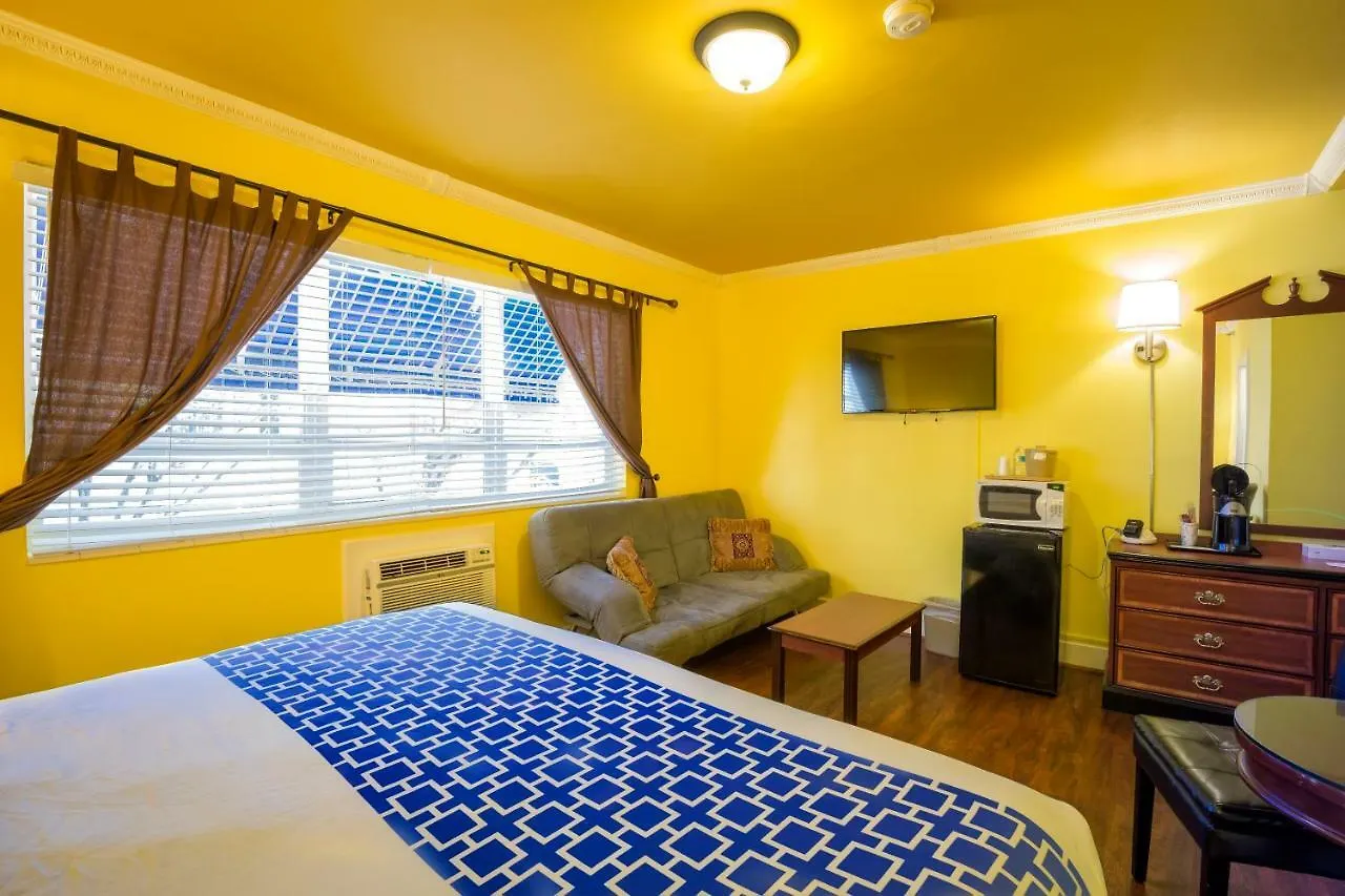 Pegasus International Hotell 3*