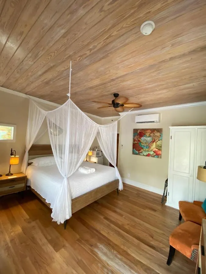 Avalon Bed And Breakfast (Adults Only) 3*
