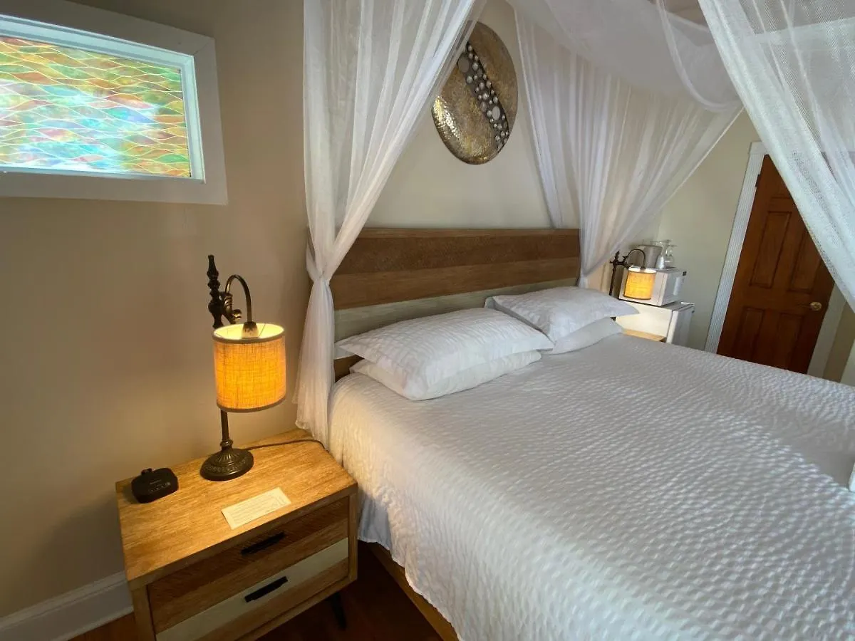 Avalon Bed And Breakfast (Adults Only) 3*