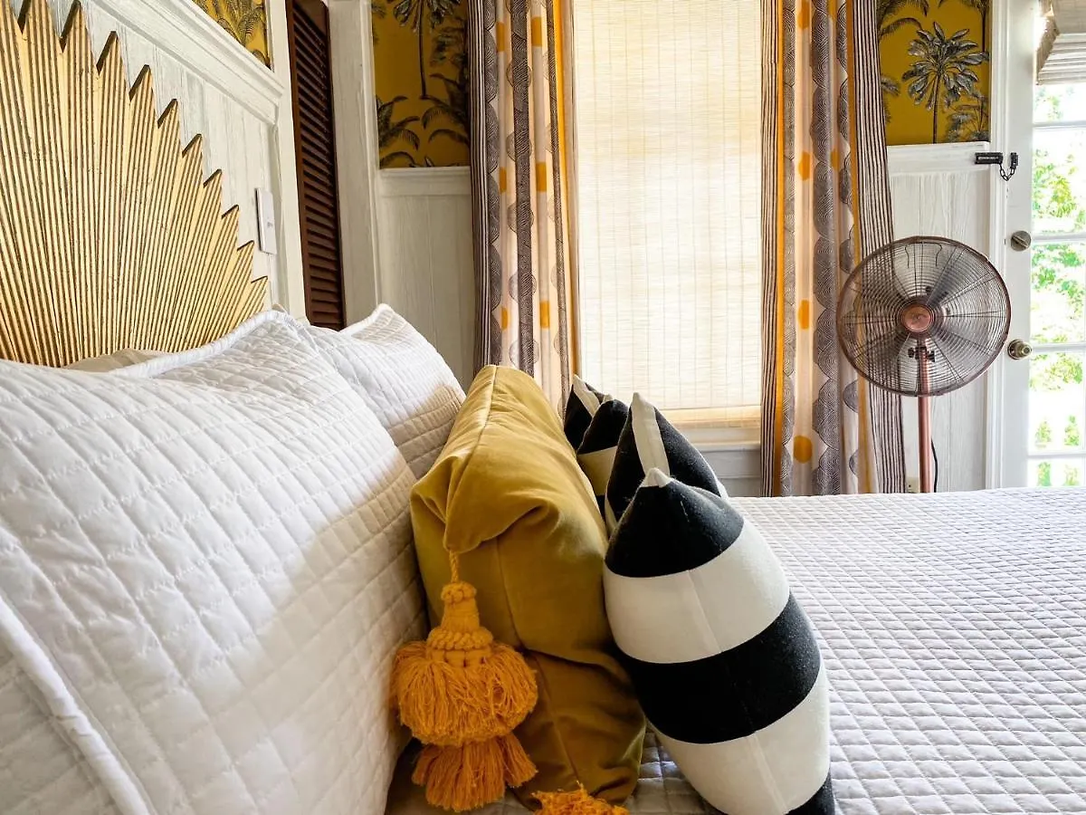 Marreros Guest Mansion - Adult Only Bed & Breakfast