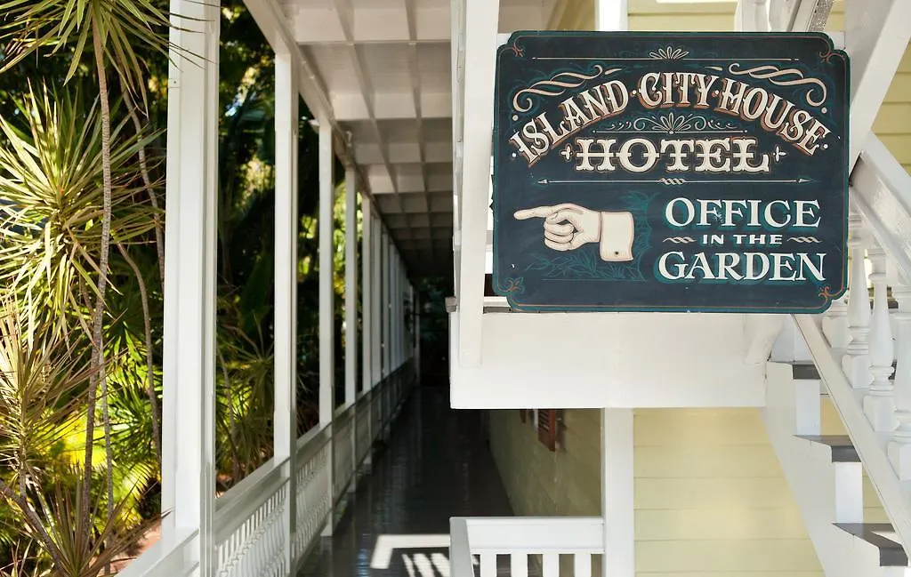 Island House 3*
