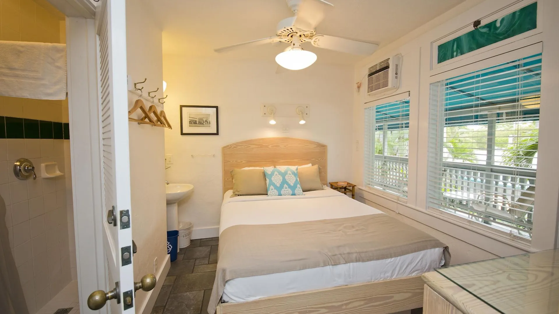 Eden House 3*