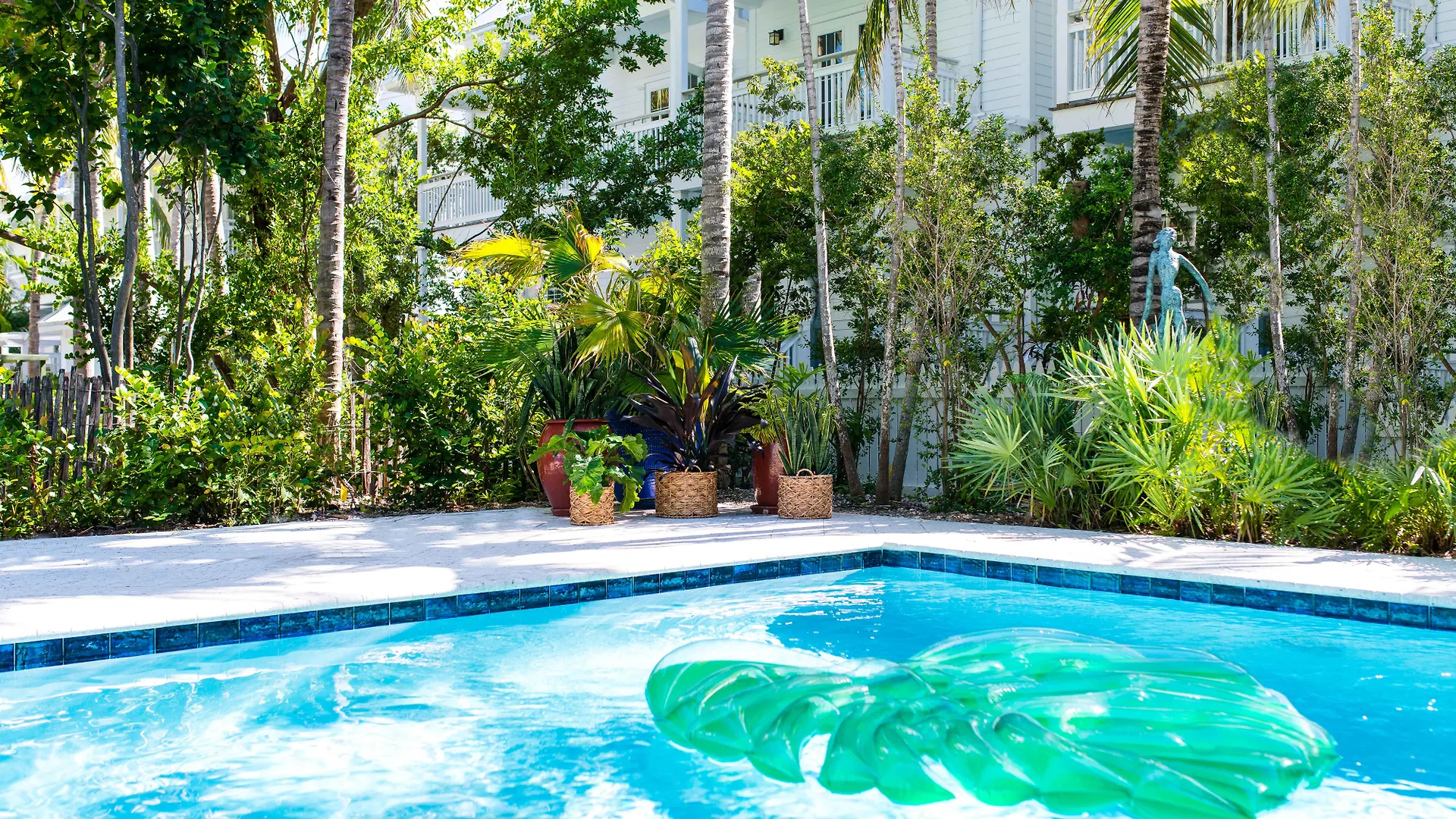 Resort Parrot Key & 4*