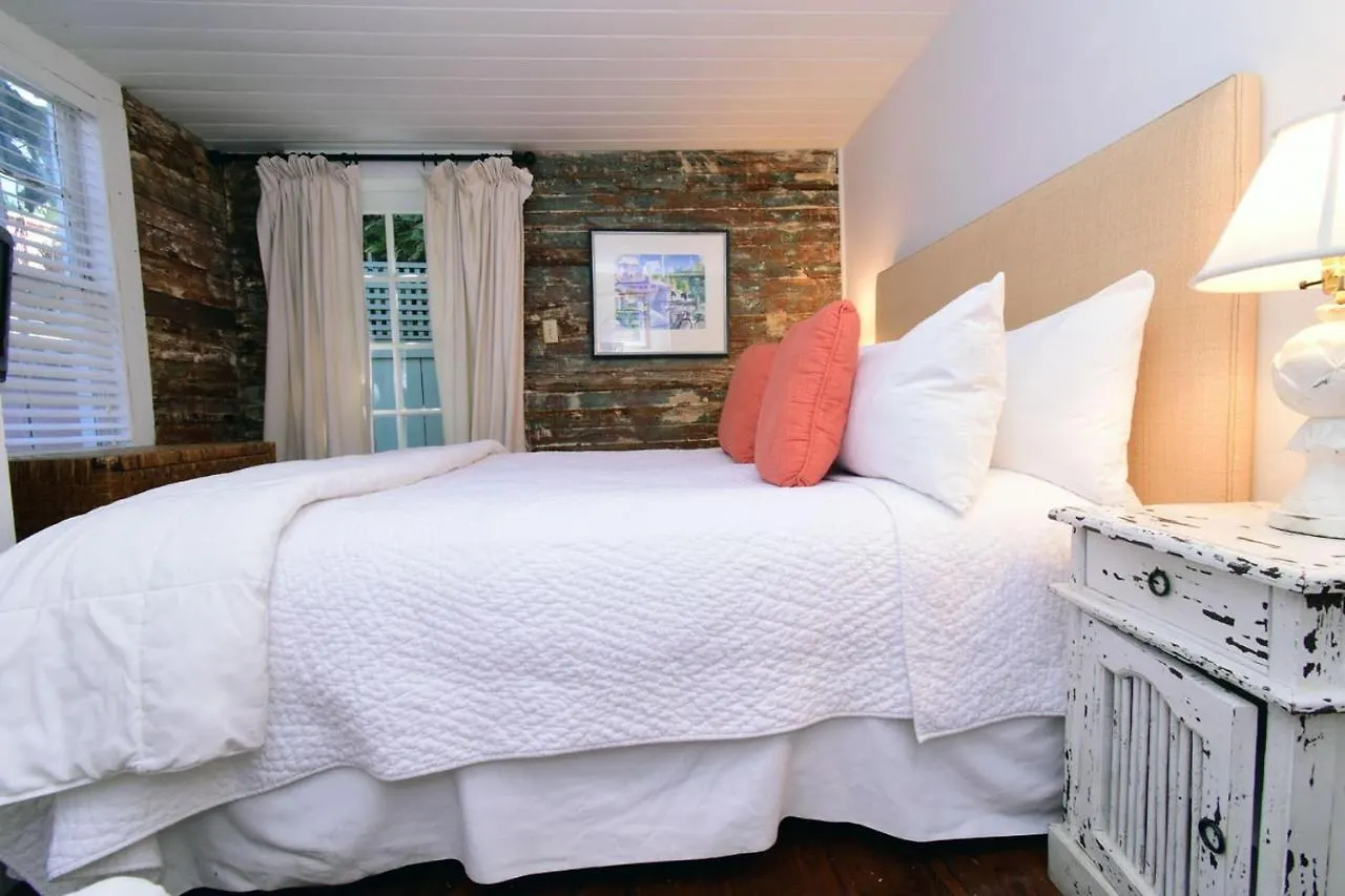 Herberg Simonton Court Historic &