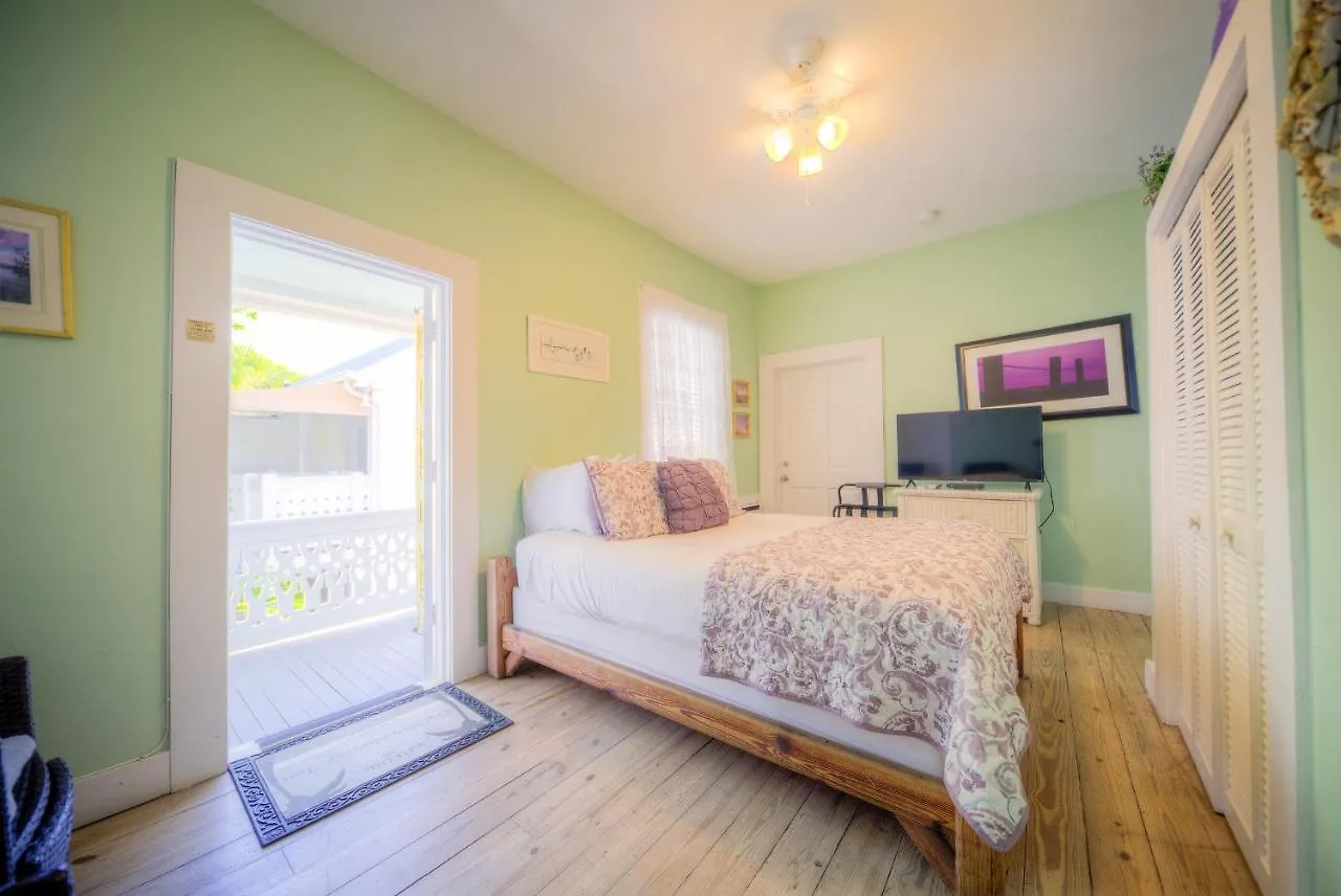 The Speakeasy And Bar Bed and breakfast Cayo Hueso