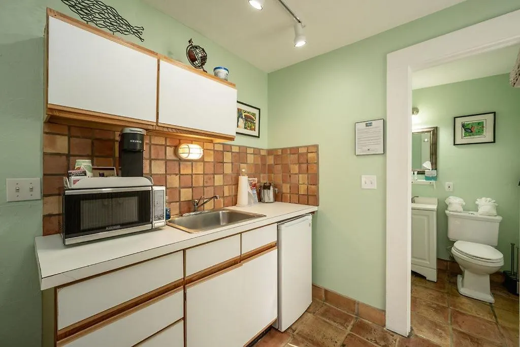 Bed and breakfast The Speakeasy And Bar Cayo Hueso
