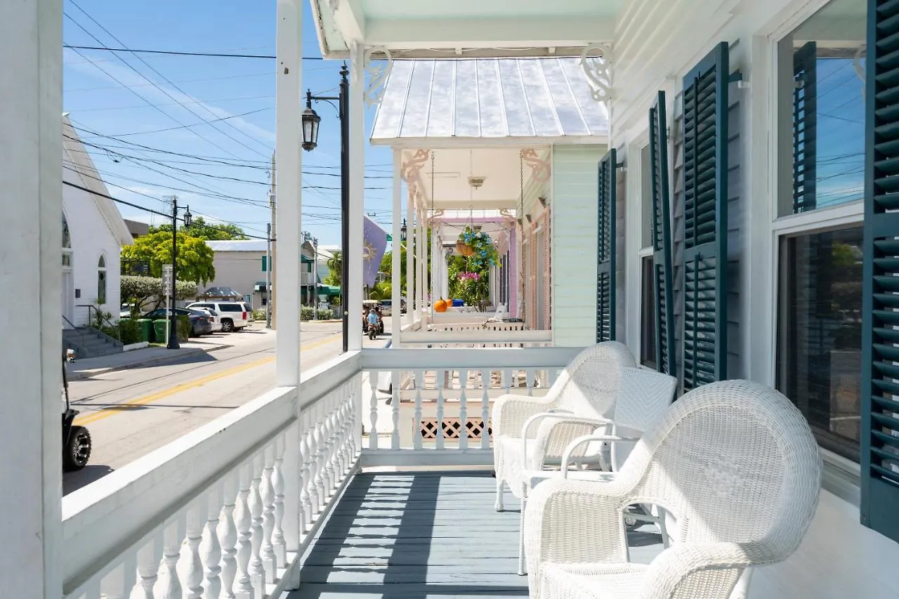 Casa de Férias Crawl To Duval W/ Hot Tub Key West