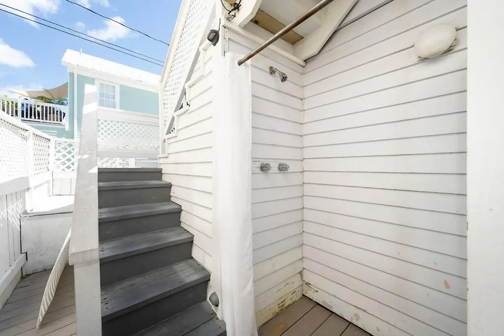 Holiday home Just Steps To Duval- Sleeps 10- Heated Pool House *