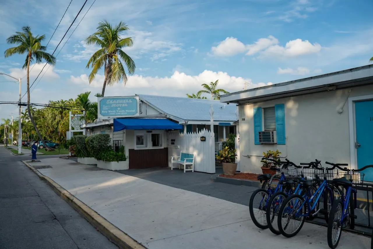 Hostal Seashell And International