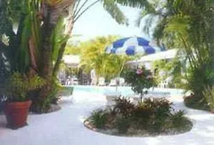 Alexander Palms Court Hotel