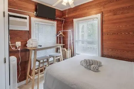 Carey's Corner Apartment Key West
