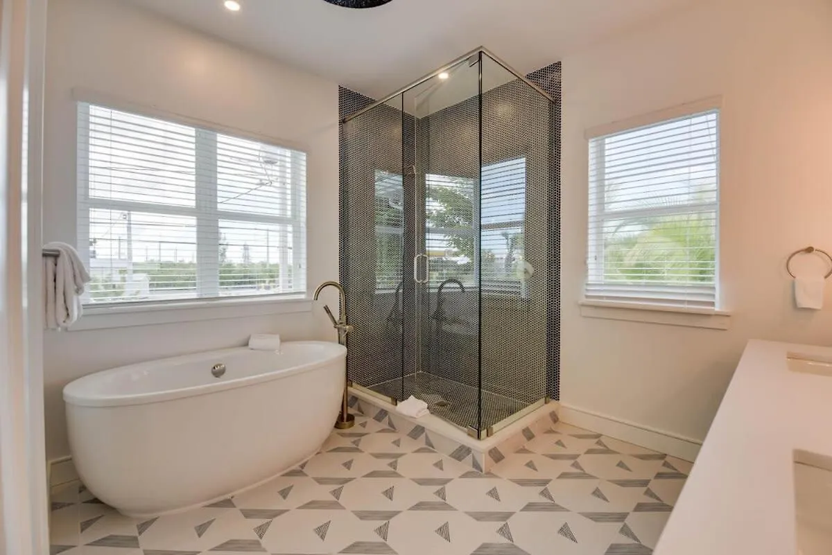 The Ebberly House - Amazing Pool In Gated Community * 키웨스트