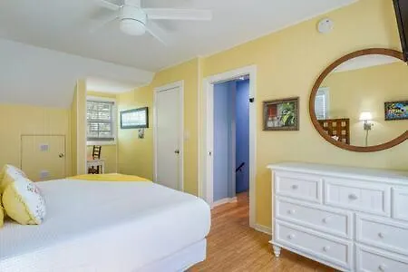 Road's End Apartment *