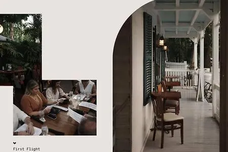 Carey's Corner Apartment *