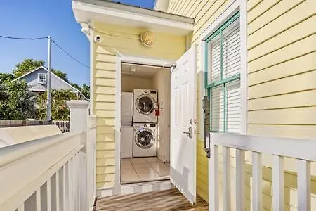 Carey's Corner Apartment