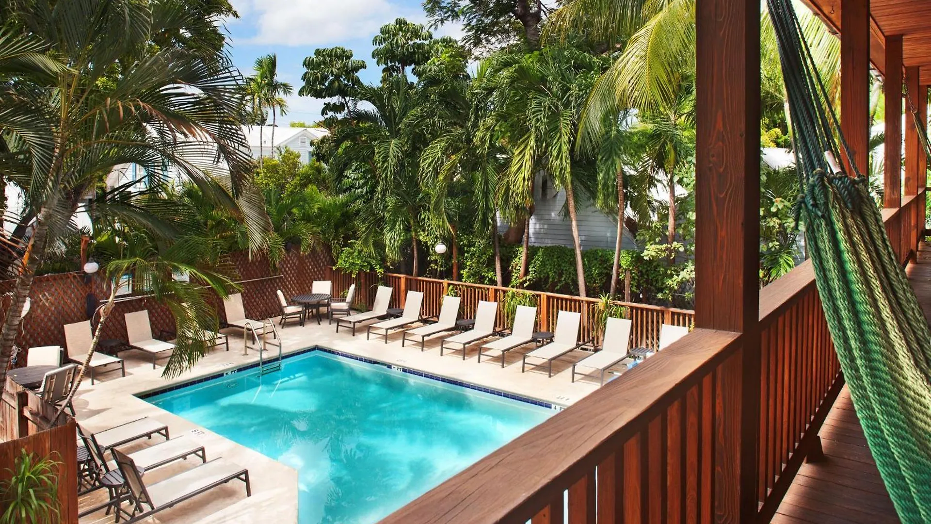 Island House Hotel