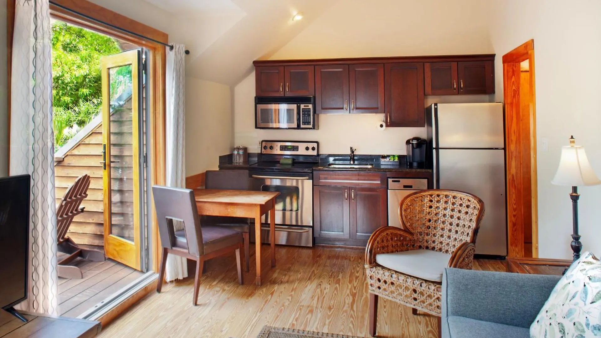 Island House 3*