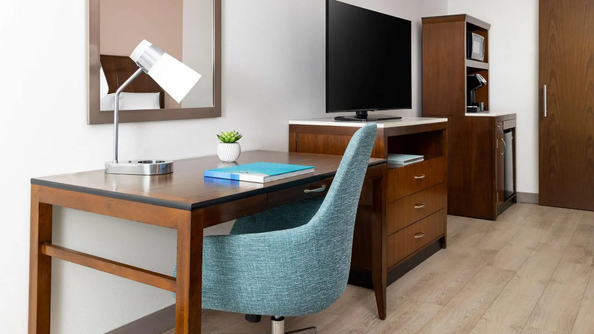 Отель Hilton Garden / The Keys Collection