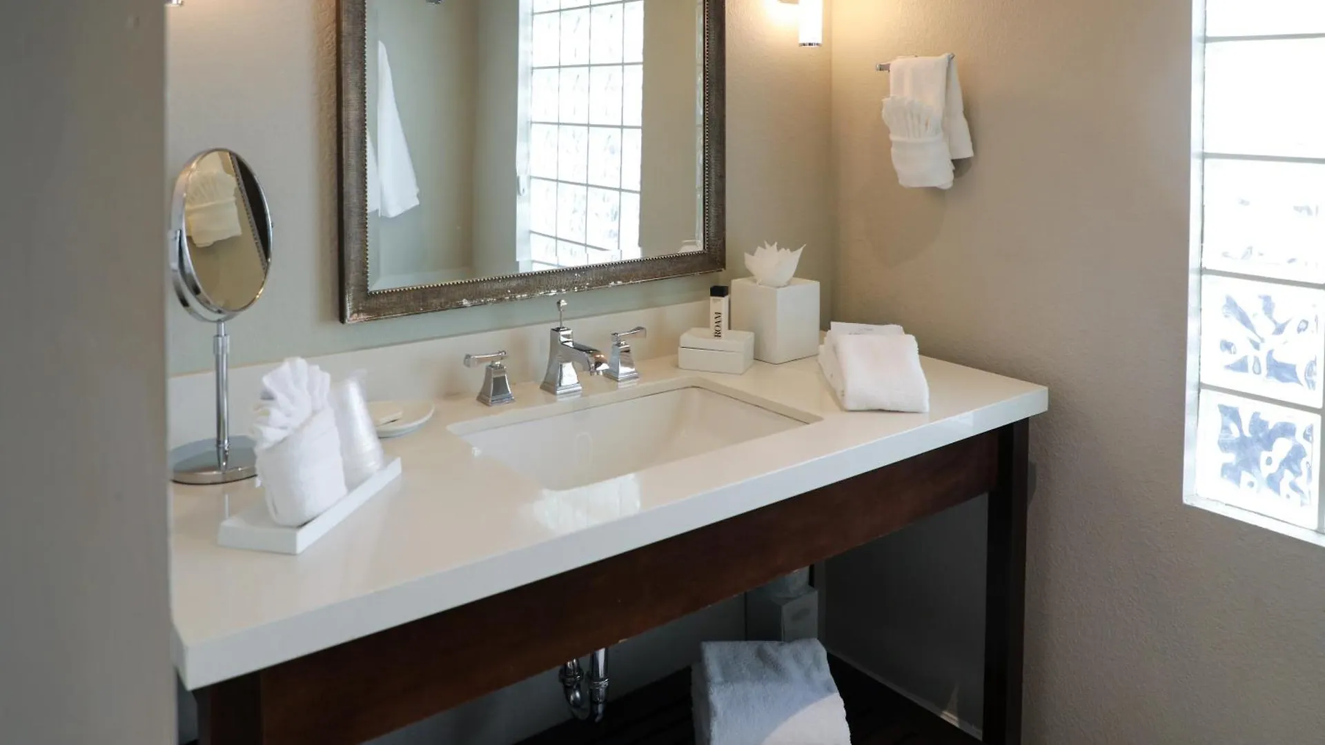 Almond Tree - Adults Only 3*