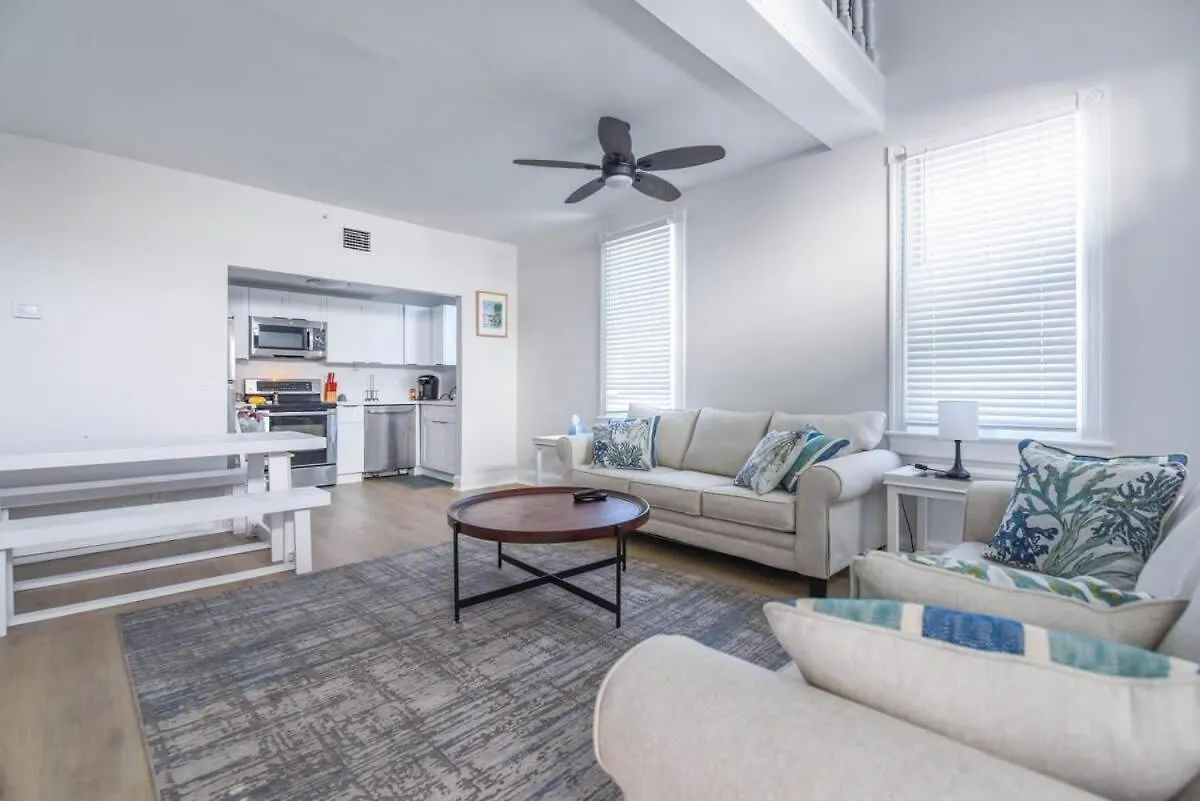 Duval's Delight -loft On Duval Key West
