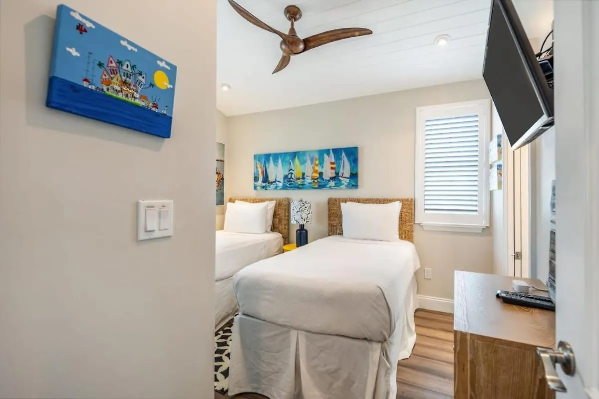 Southernmost View -pool & Water Views Key West