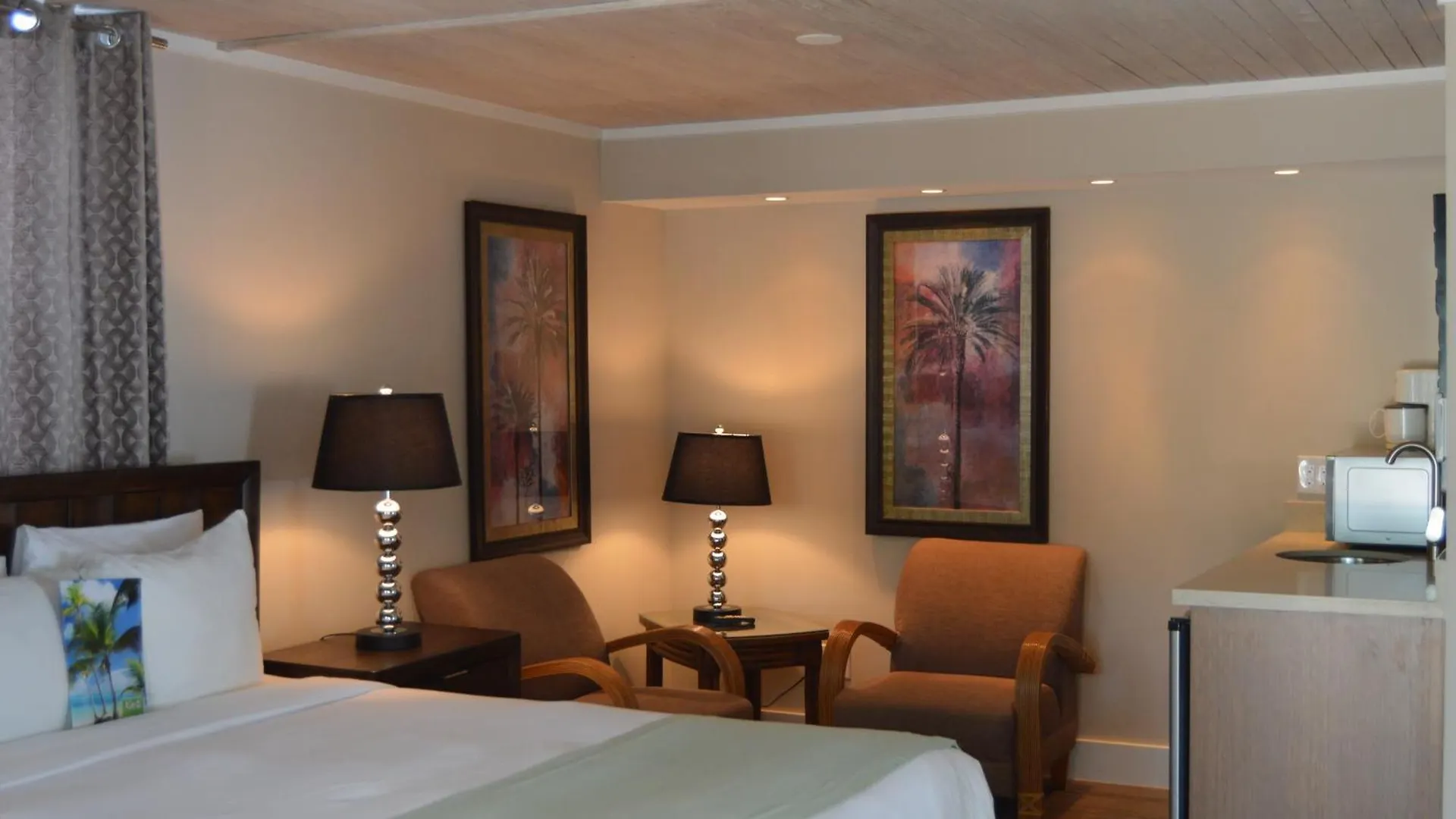 Douglas House Inn