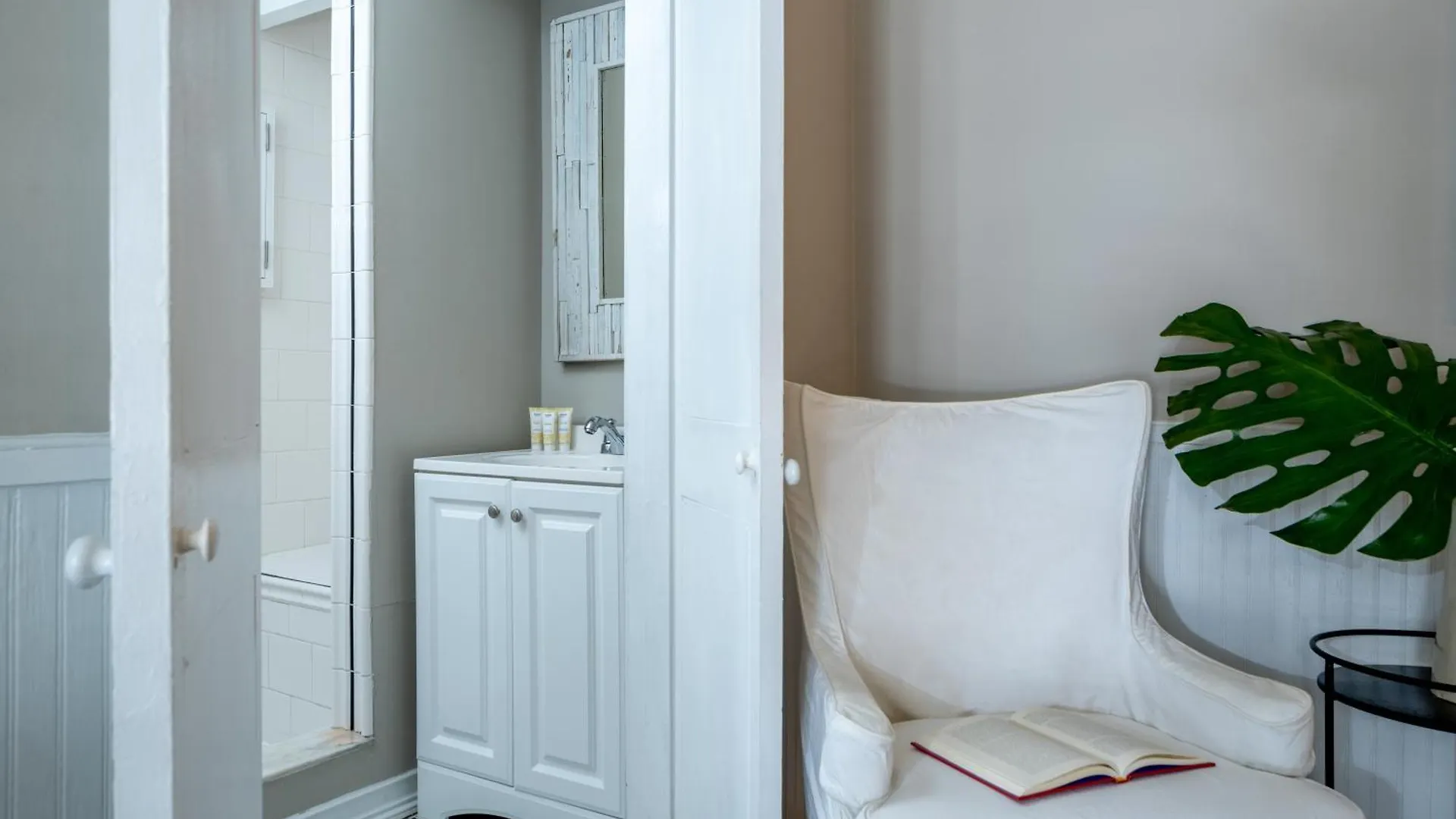 Alexander's Guesthouse-adult Exclusive, Lgbtq Friendly Κι Γουέστ