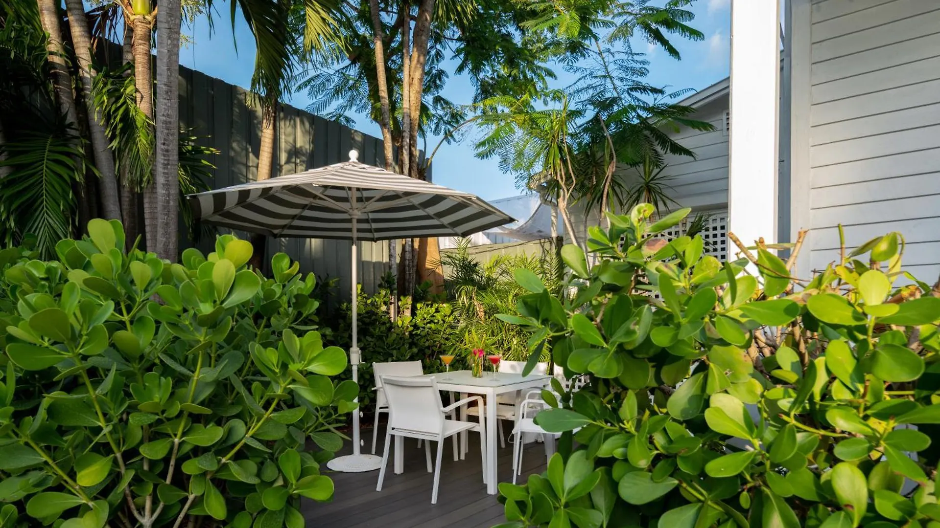 Alexander's Guesthouse-adult Exclusive, Lgbtq Friendly Bed and Breakfast 3*