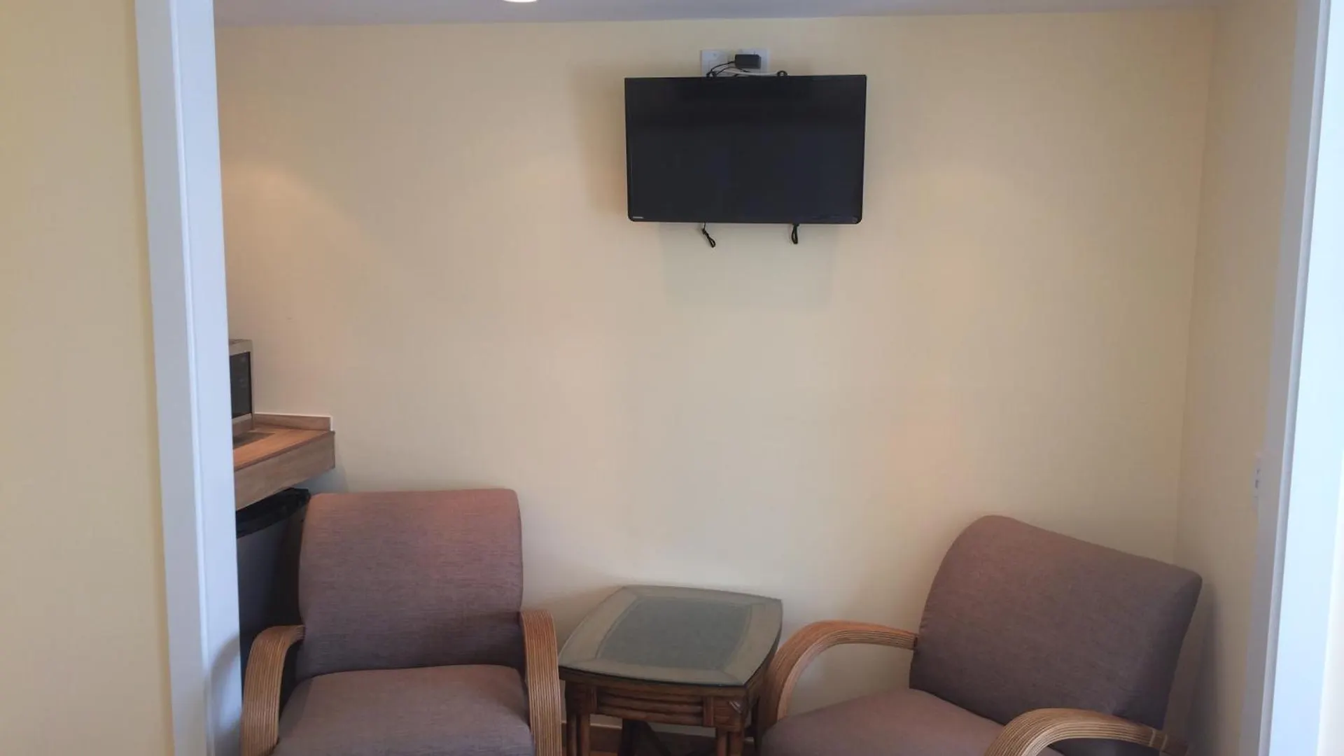 Douglas House 3*