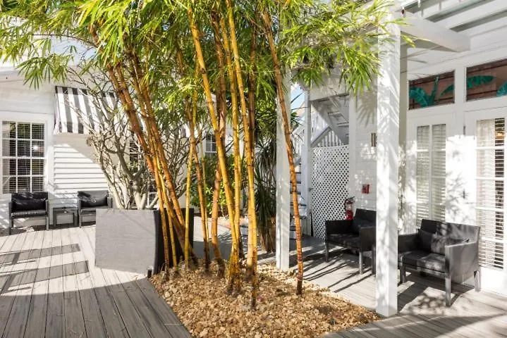 Bed and Breakfast Alexander's Guesthouse-adult Exclusive, Lgbtq Friendly Κι Γουέστ