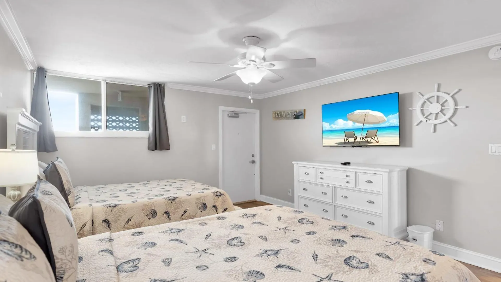 St Kitts - Downtown Waterfront Penthouse Pool Dock Parking Holiday home *