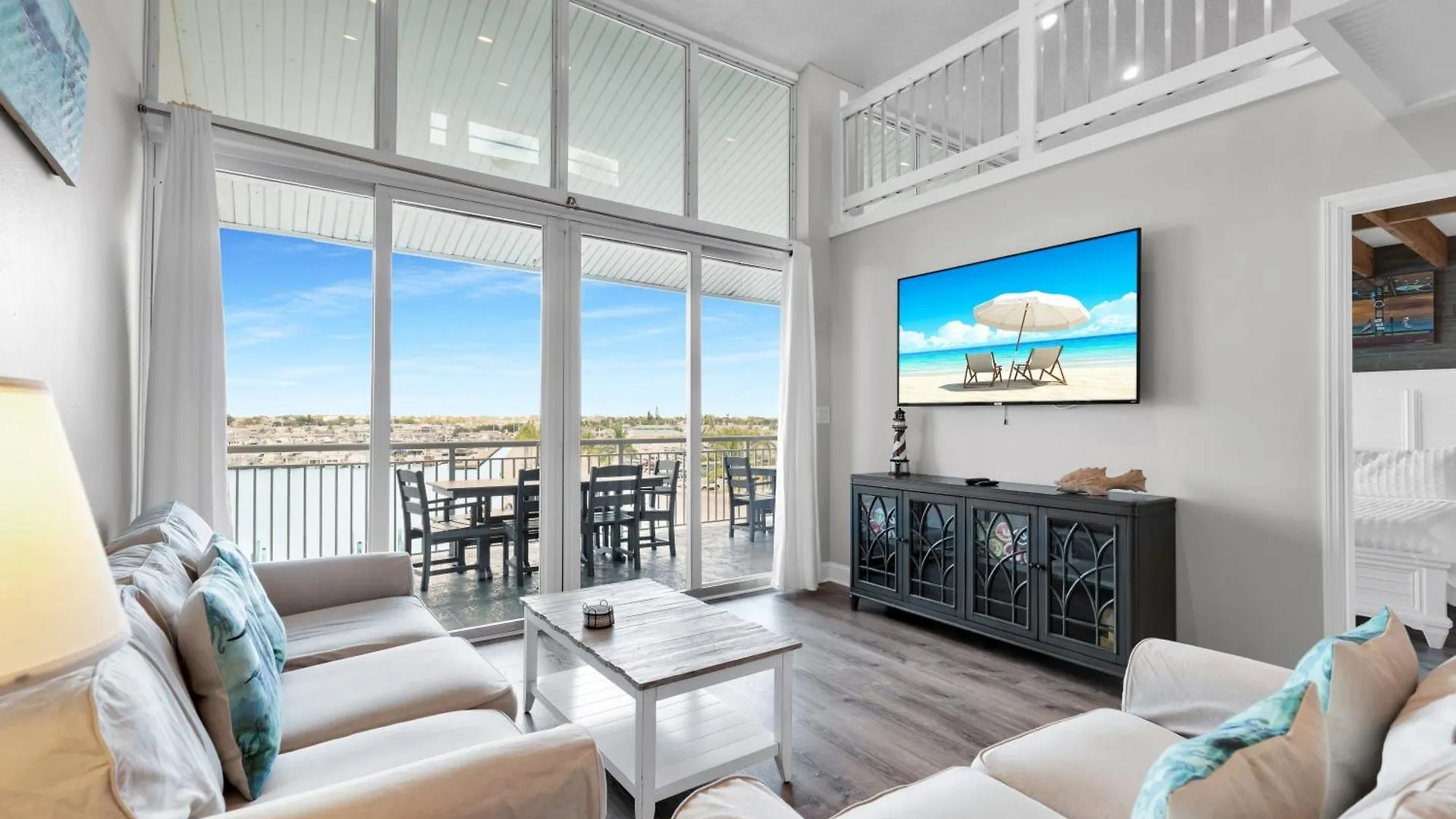 St Kitts - Downtown Waterfront Penthouse Pool Dock Parking *