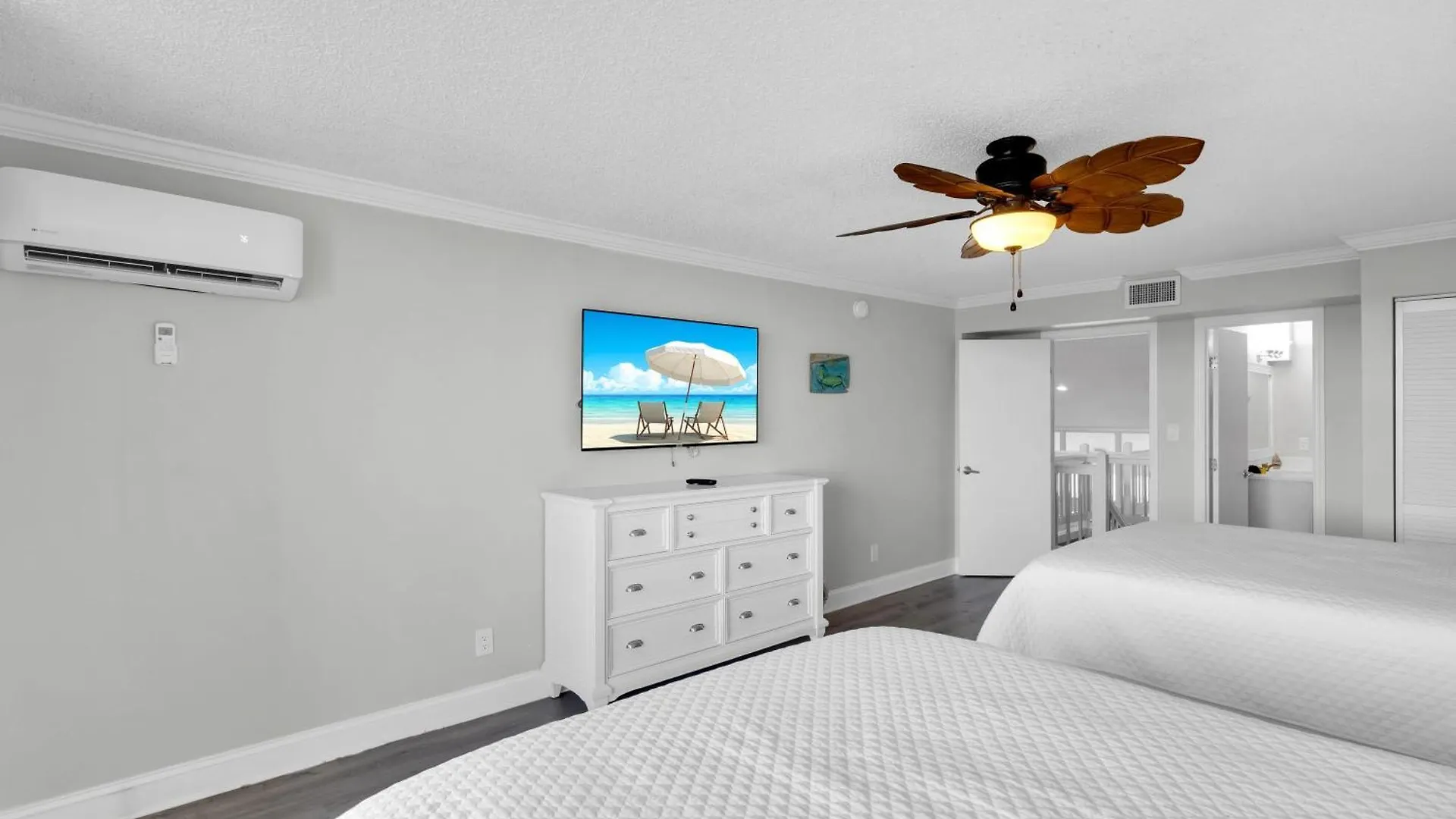 St Kitts - Downtown Waterfront Penthouse Pool Dock Parking Holiday home *
