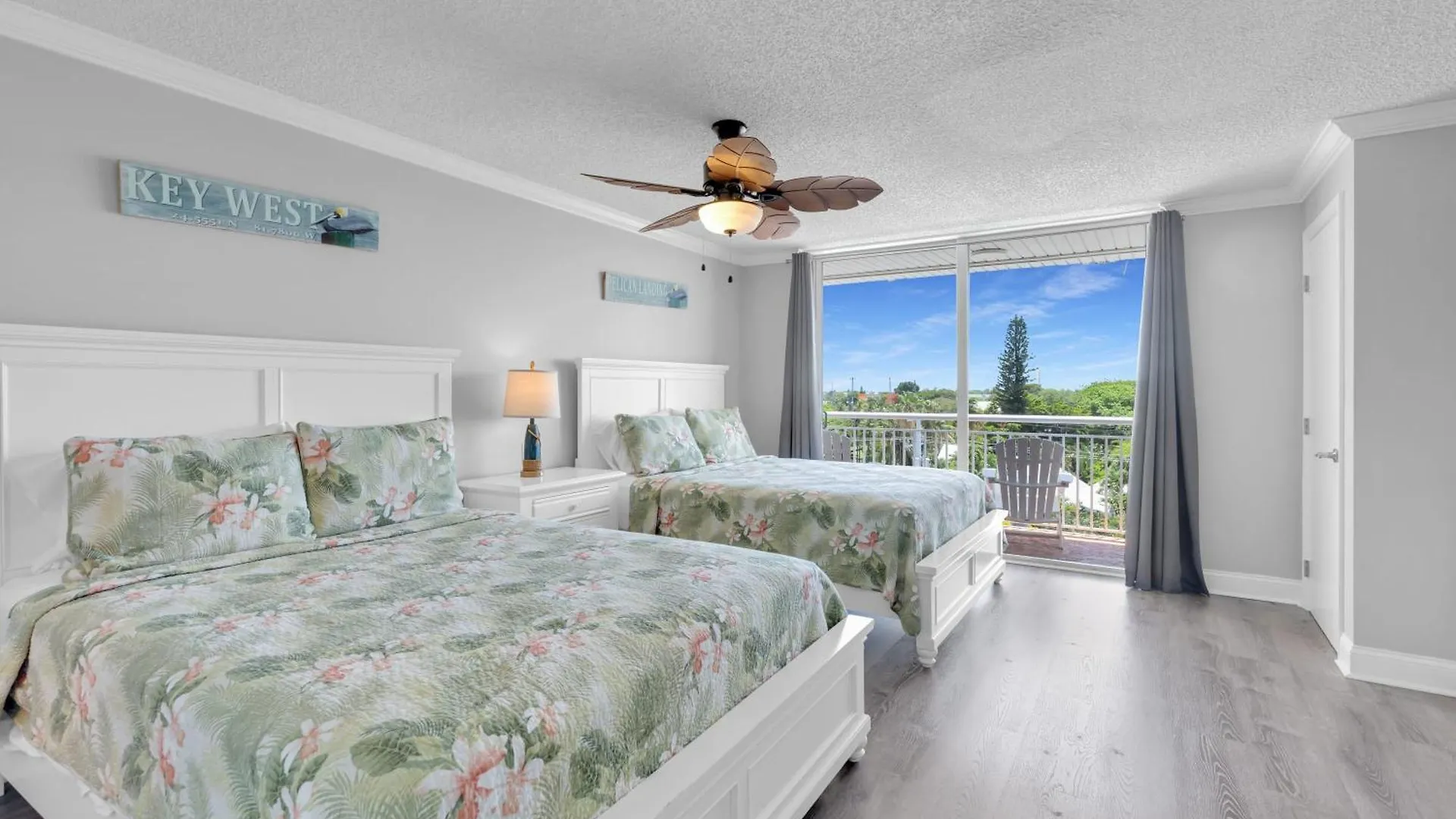 St Thomas - Waterfront Penthouse Sleeps 16 W Pool & Boat Dock