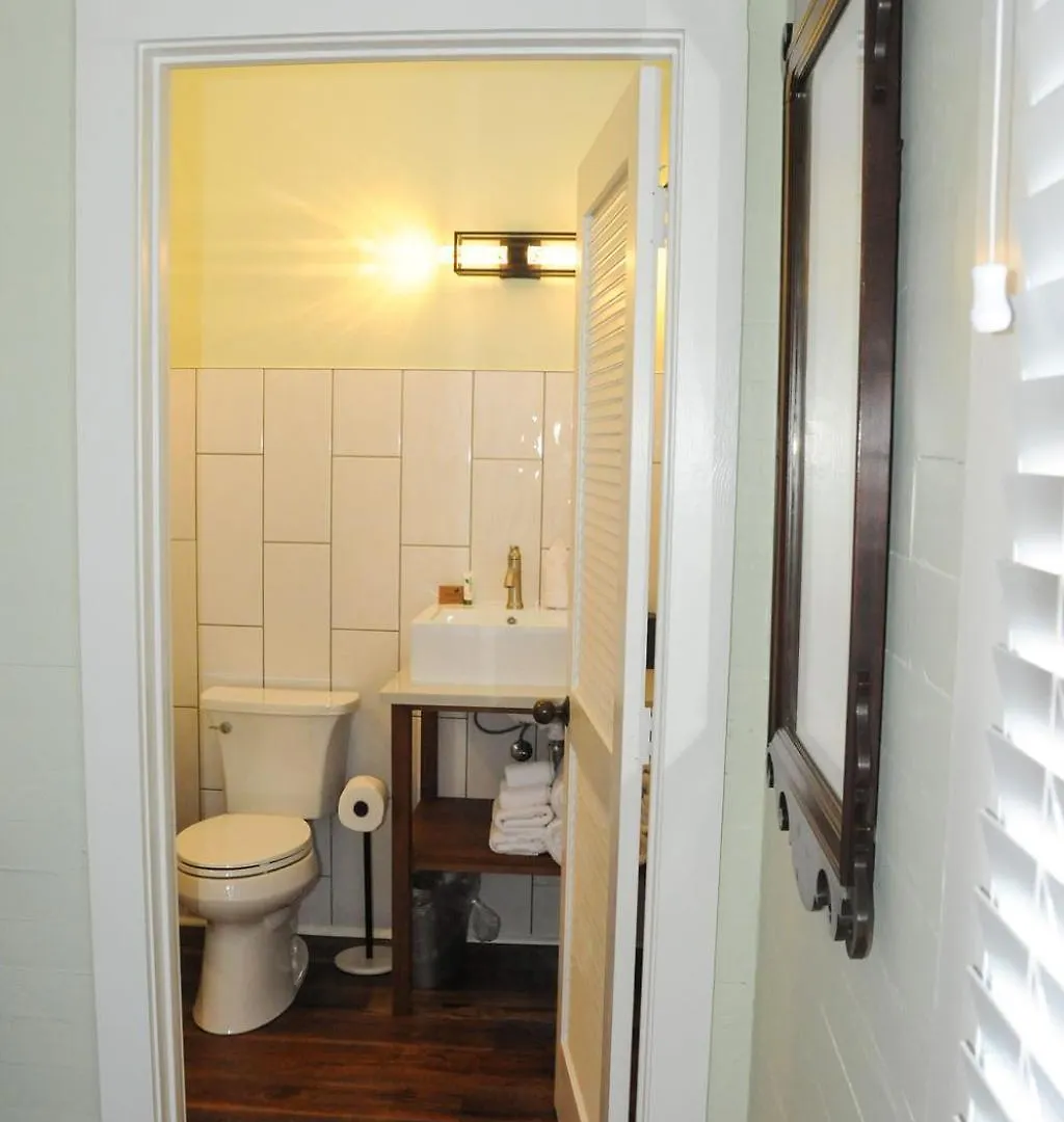 The Porch On Frances - Adults Exclusive Inn *