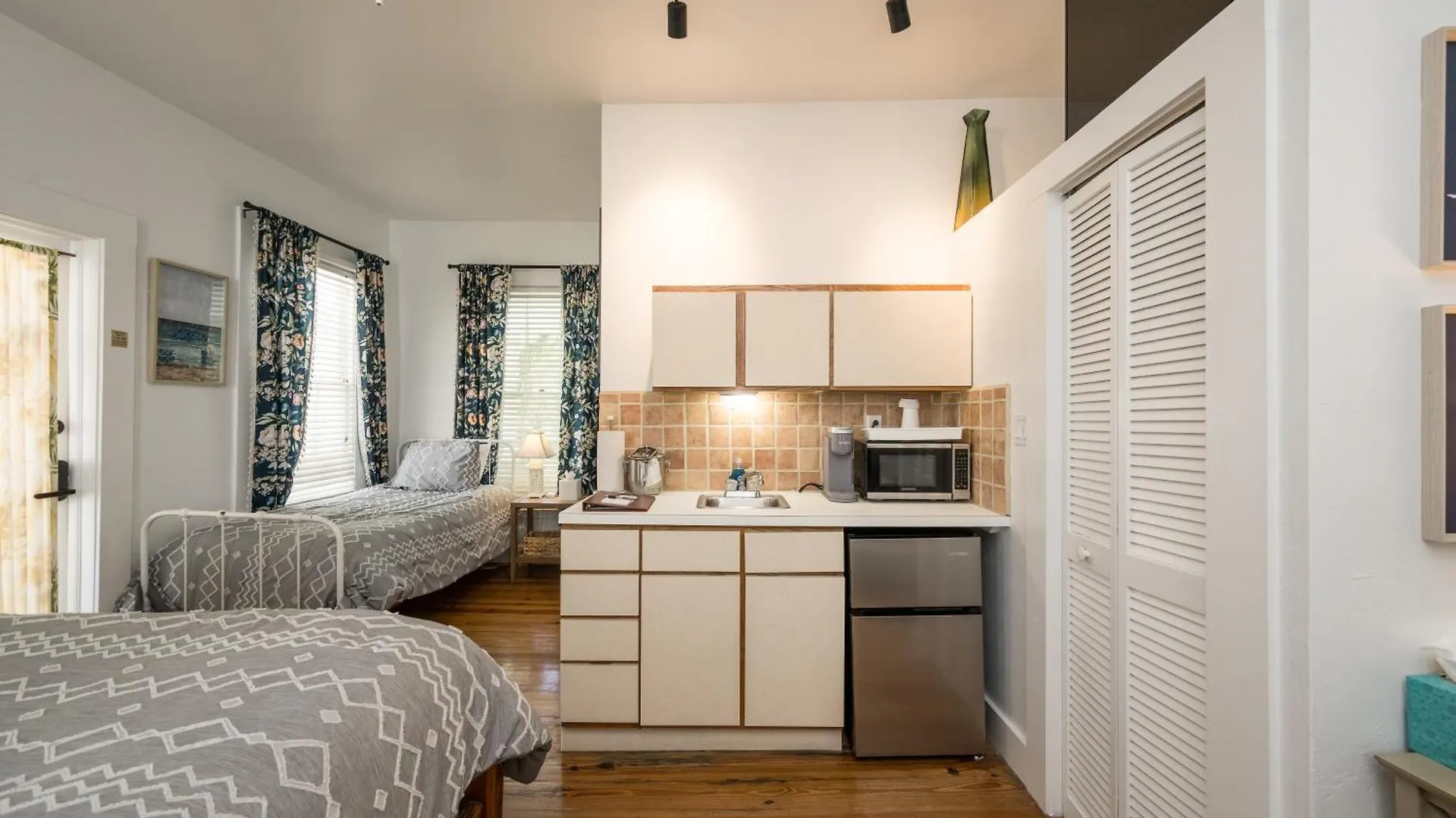 The Speakeasy And Bar Bed and breakfast