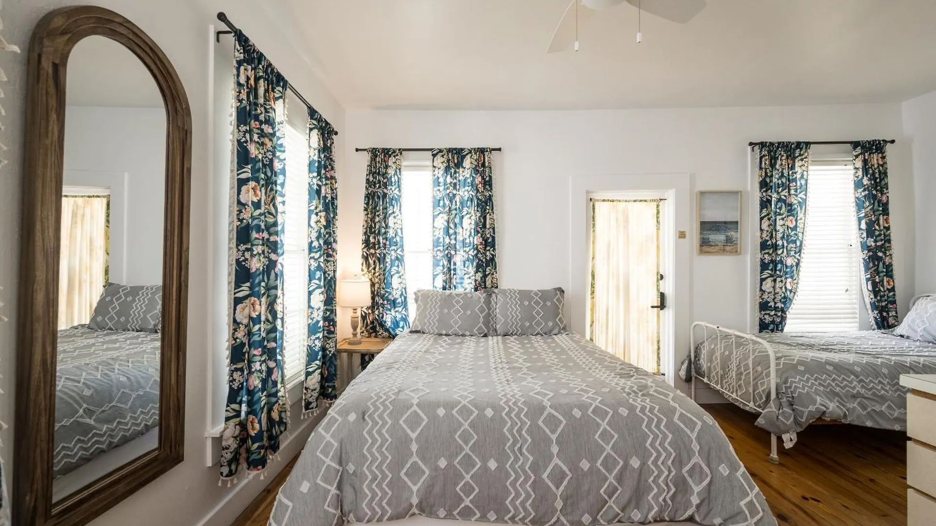 Bed and breakfast The Speakeasy And Bar Cayo Hueso