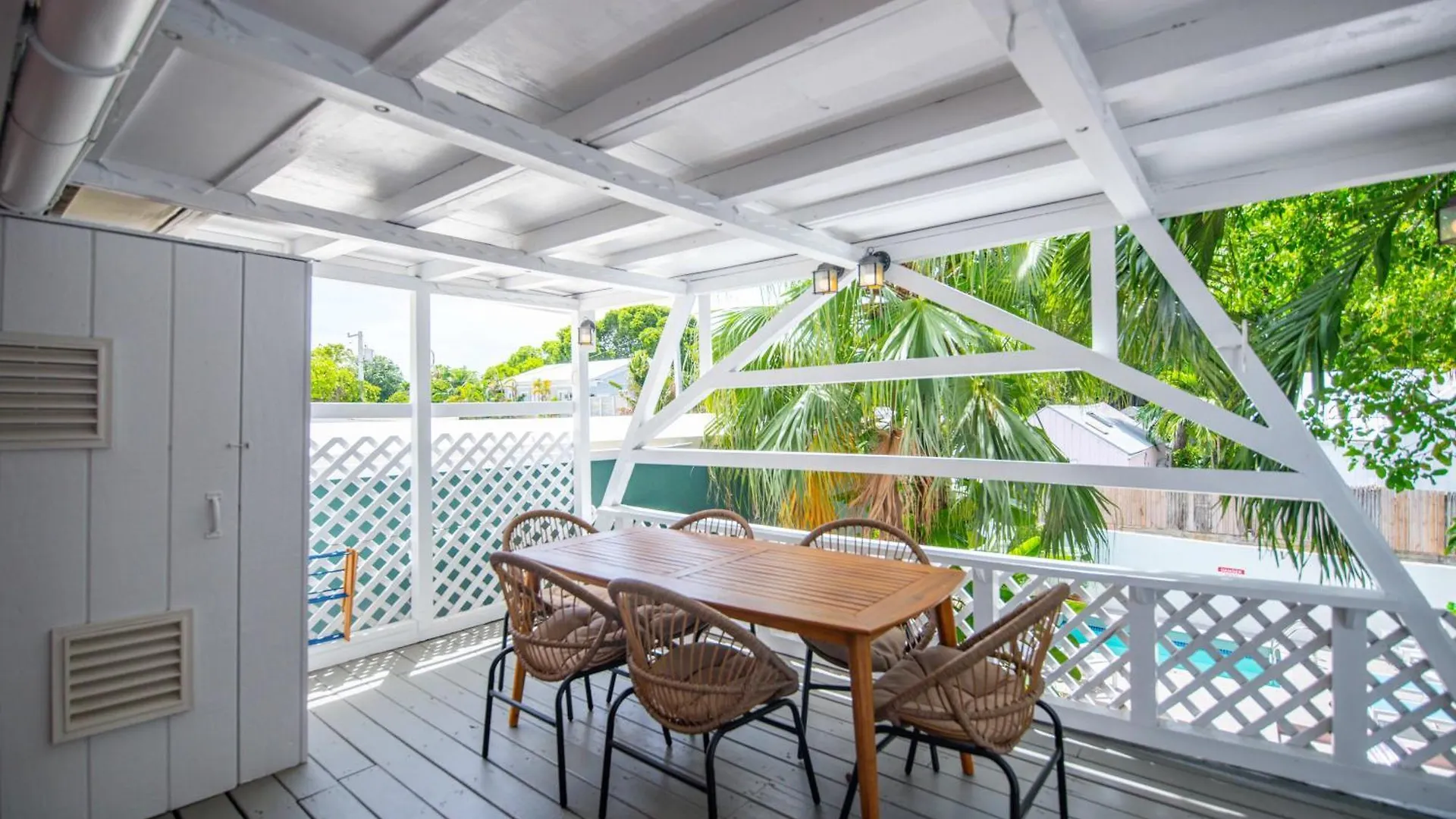 شقة New Coastal Rose - Bright Loft With High Ceilings *