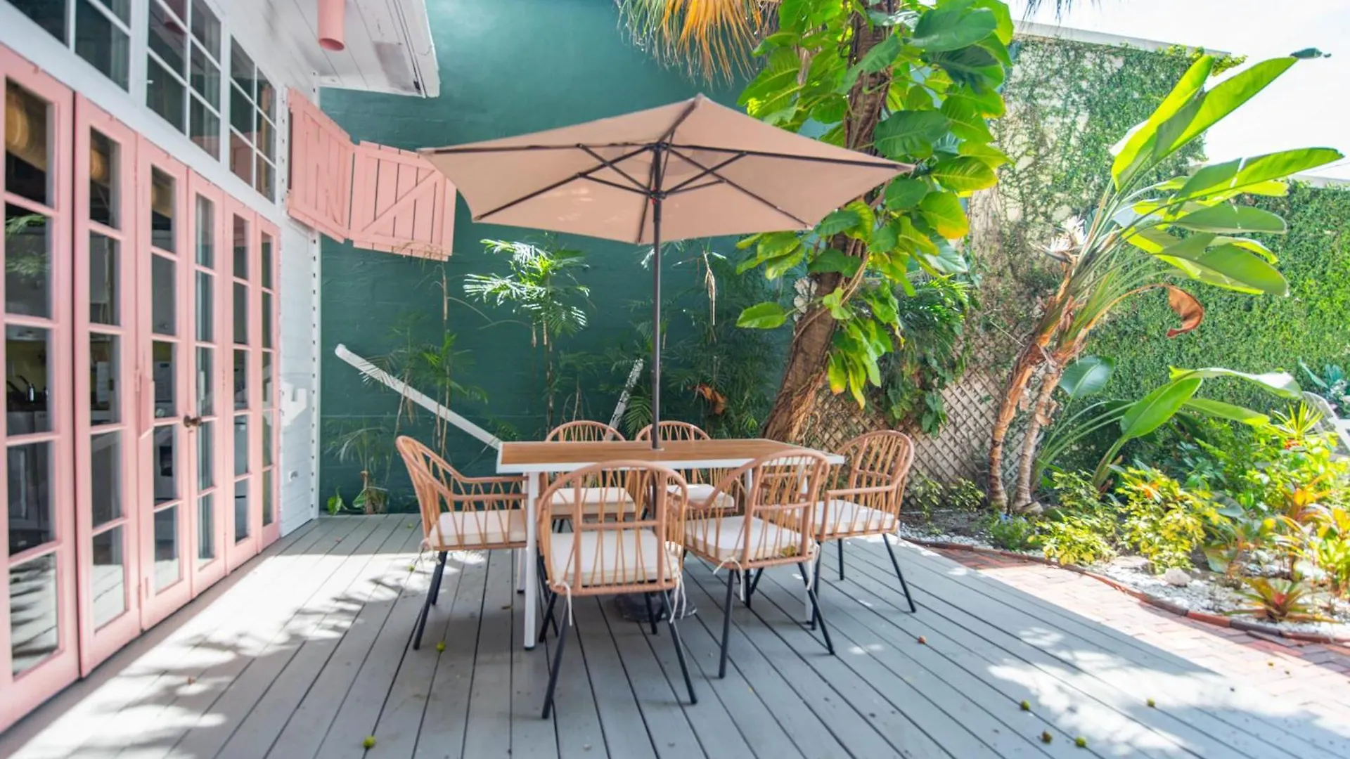 New Rose Retreat - Pool & Parking * Key West