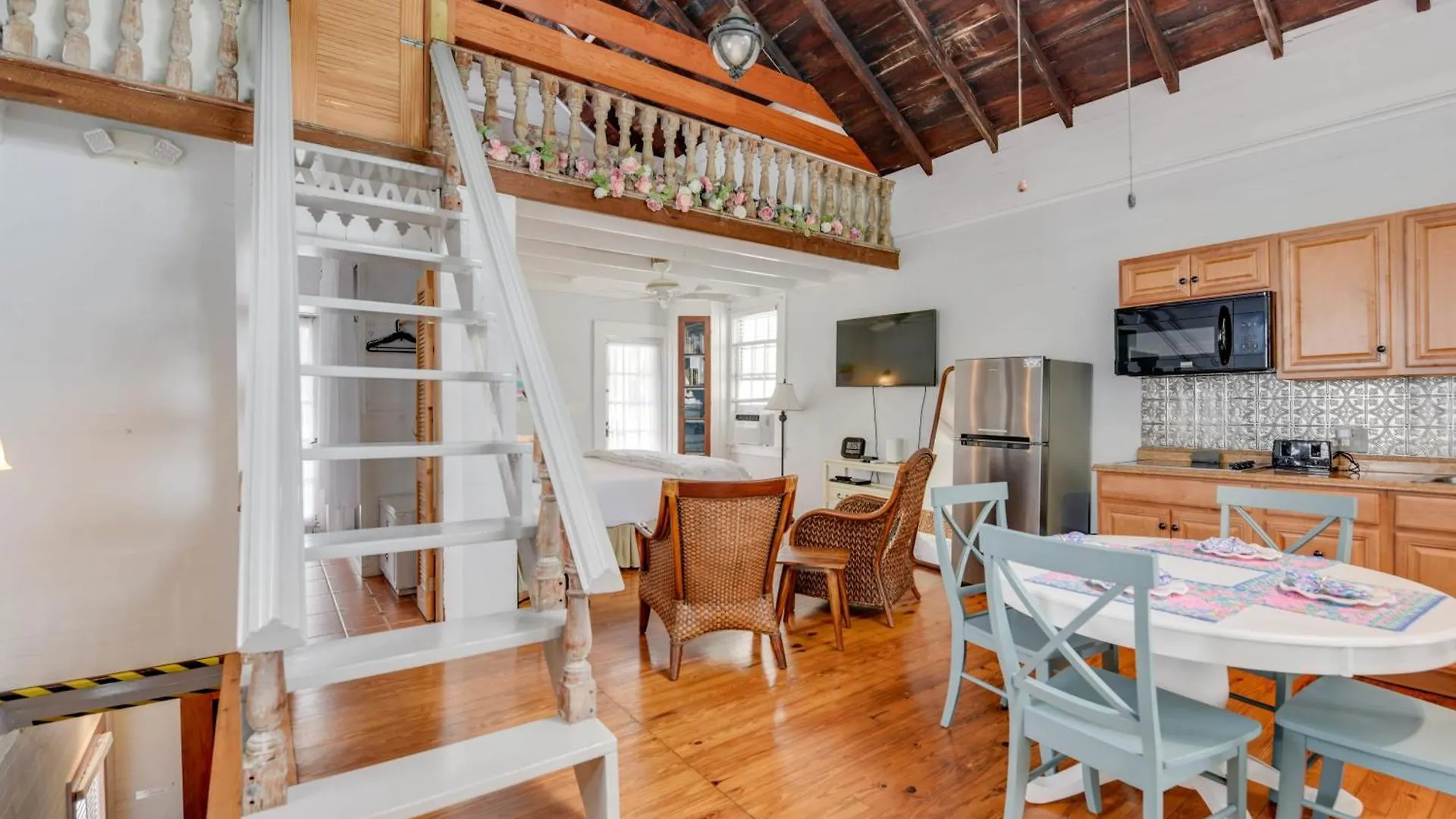 شقة New Coastal Rose - Bright Loft With High Ceilings كي وست