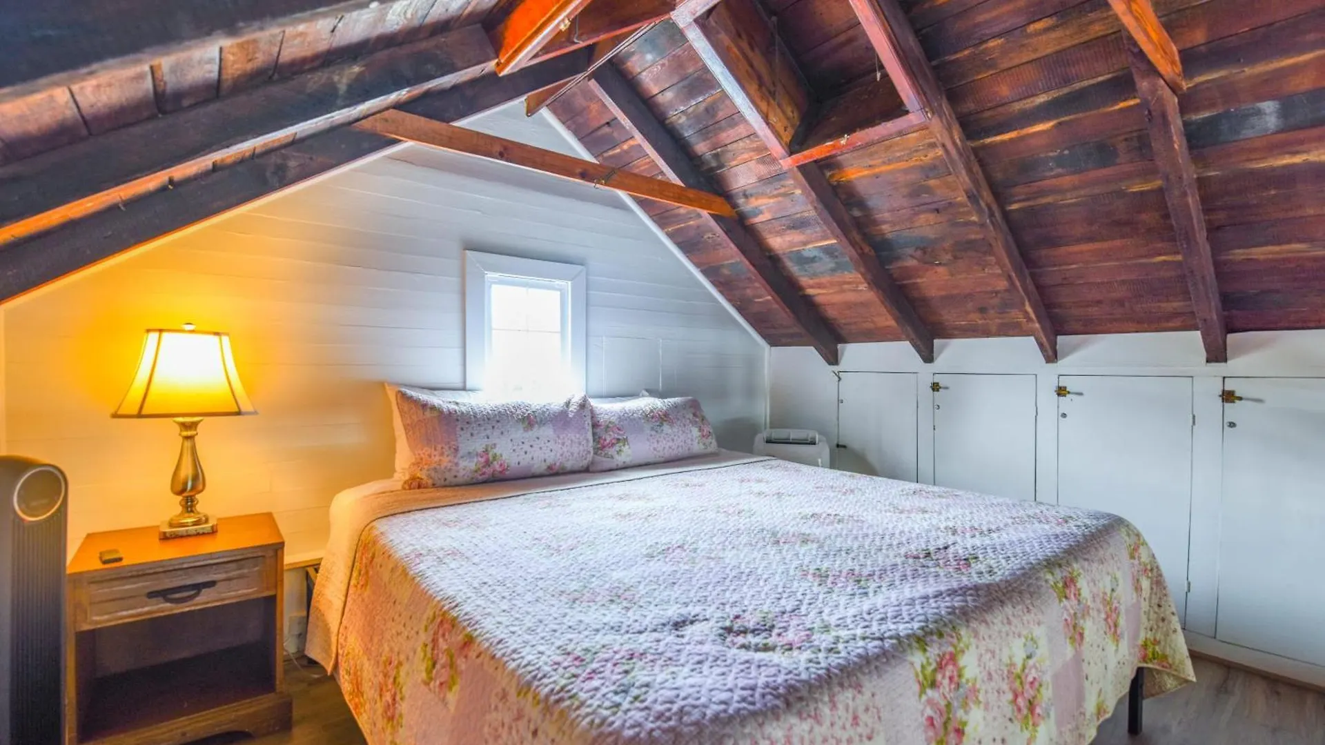 New Coastal Rose - Bright Loft With High Ceilings * كي وست