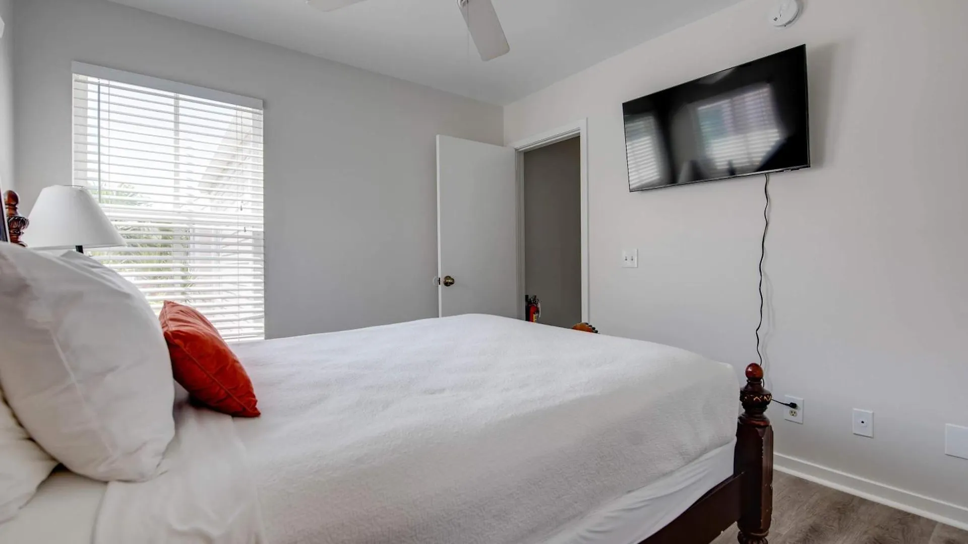 New! Positano - Duval Square Condo, Pool, Hot Tub & Parking Semesterbostad Key West
