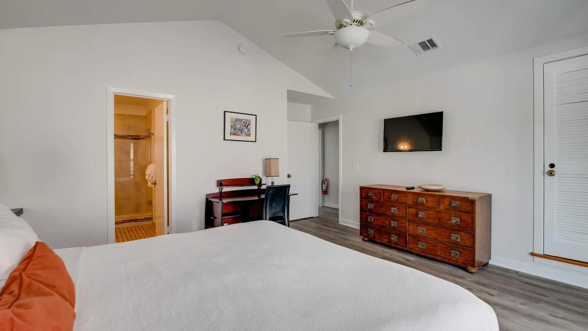 Semesterbostad New! Positano - Duval Square Condo, Pool, Hot Tub & Parking Key West