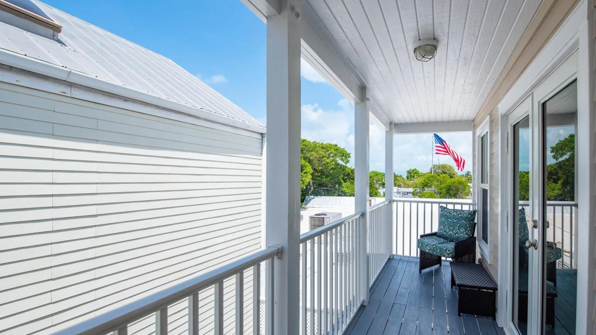 New! Positano - Duval Square Condo, Pool, Hot Tub & Parking Semesterbostad Key West