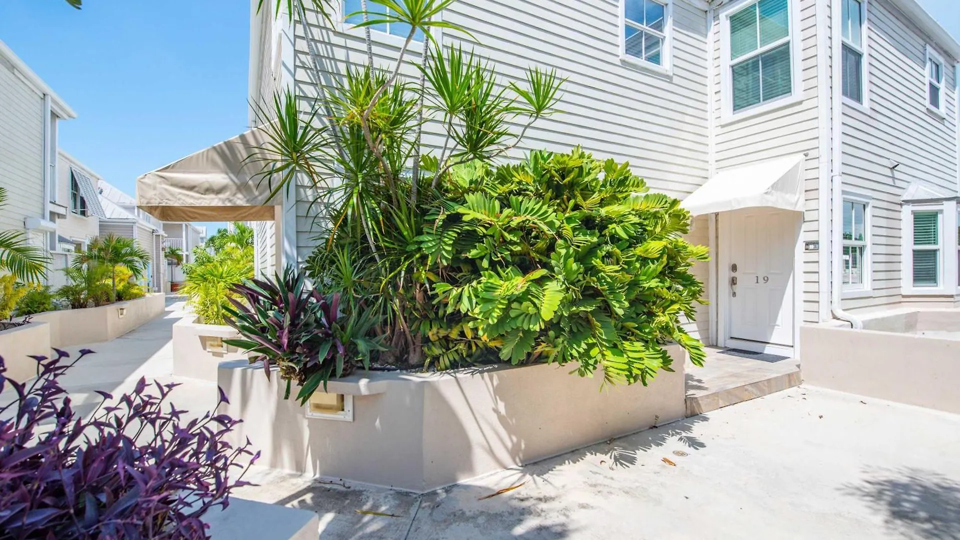Semesterbostad New! Positano - Duval Square Condo, Pool, Hot Tub & Parking *