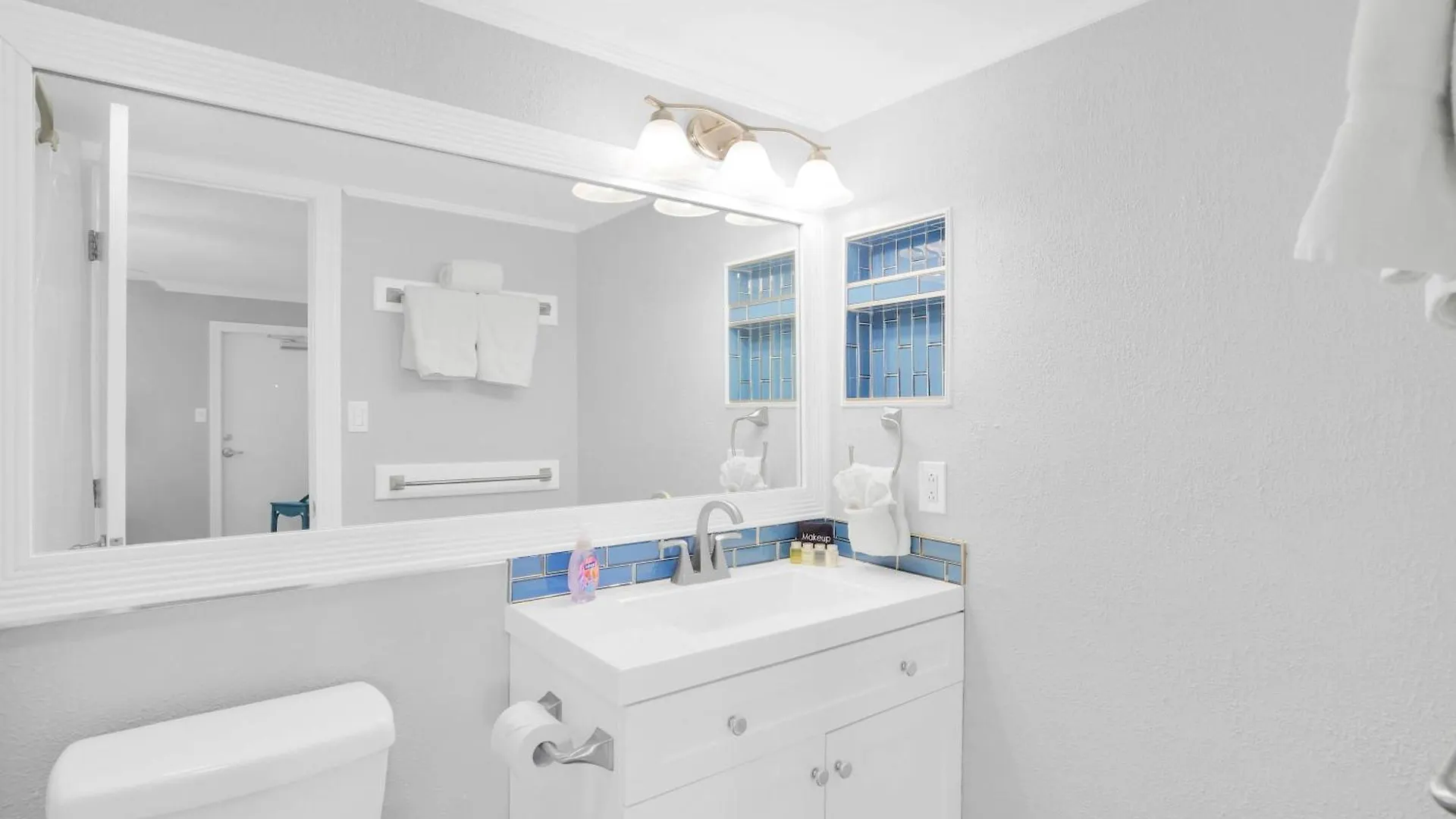 Eleuthera - 2x2 Fully Updated Old Town Waterfront Corner *