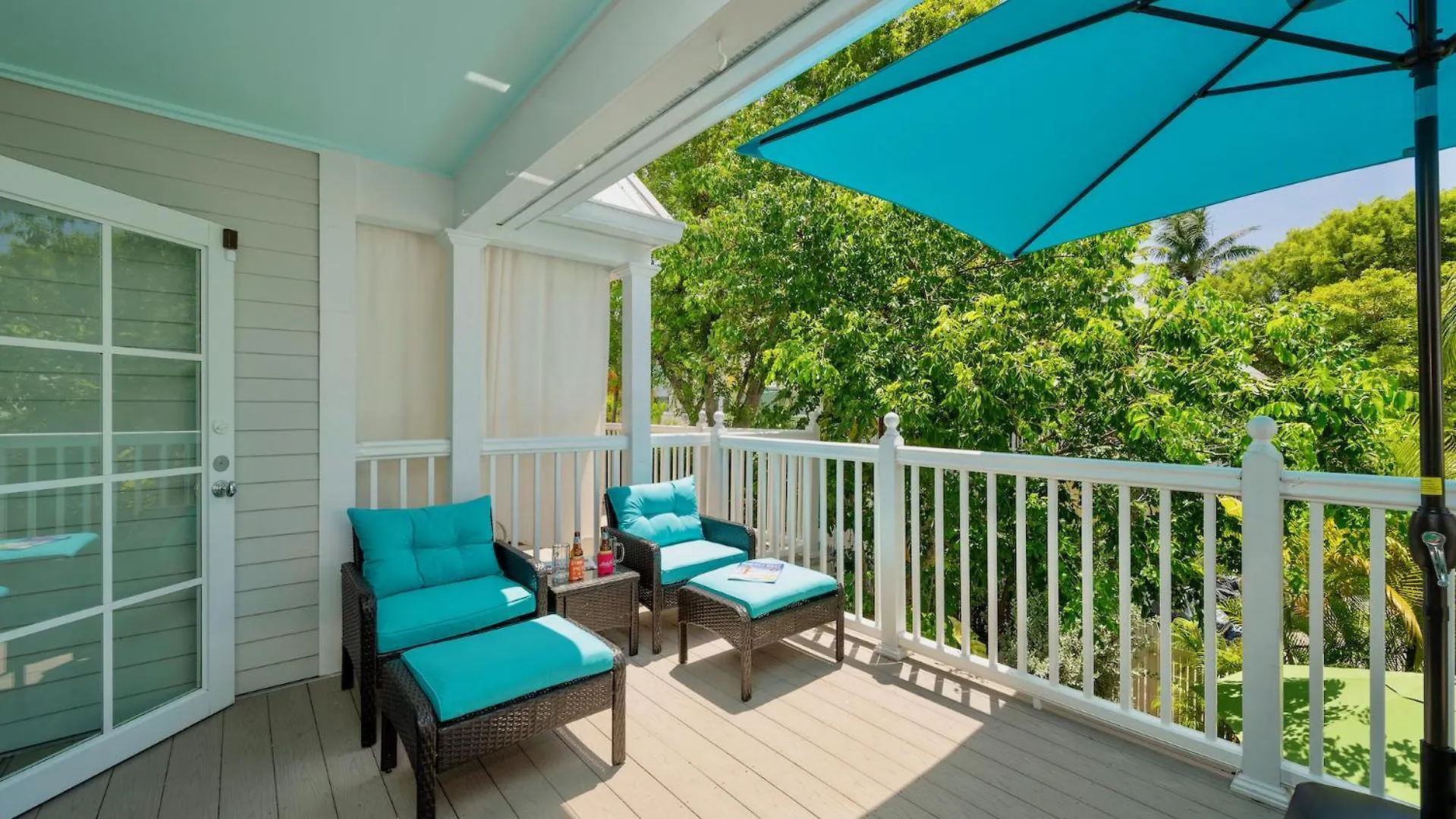 Serenity On Southard By Last Key Realty アパート
