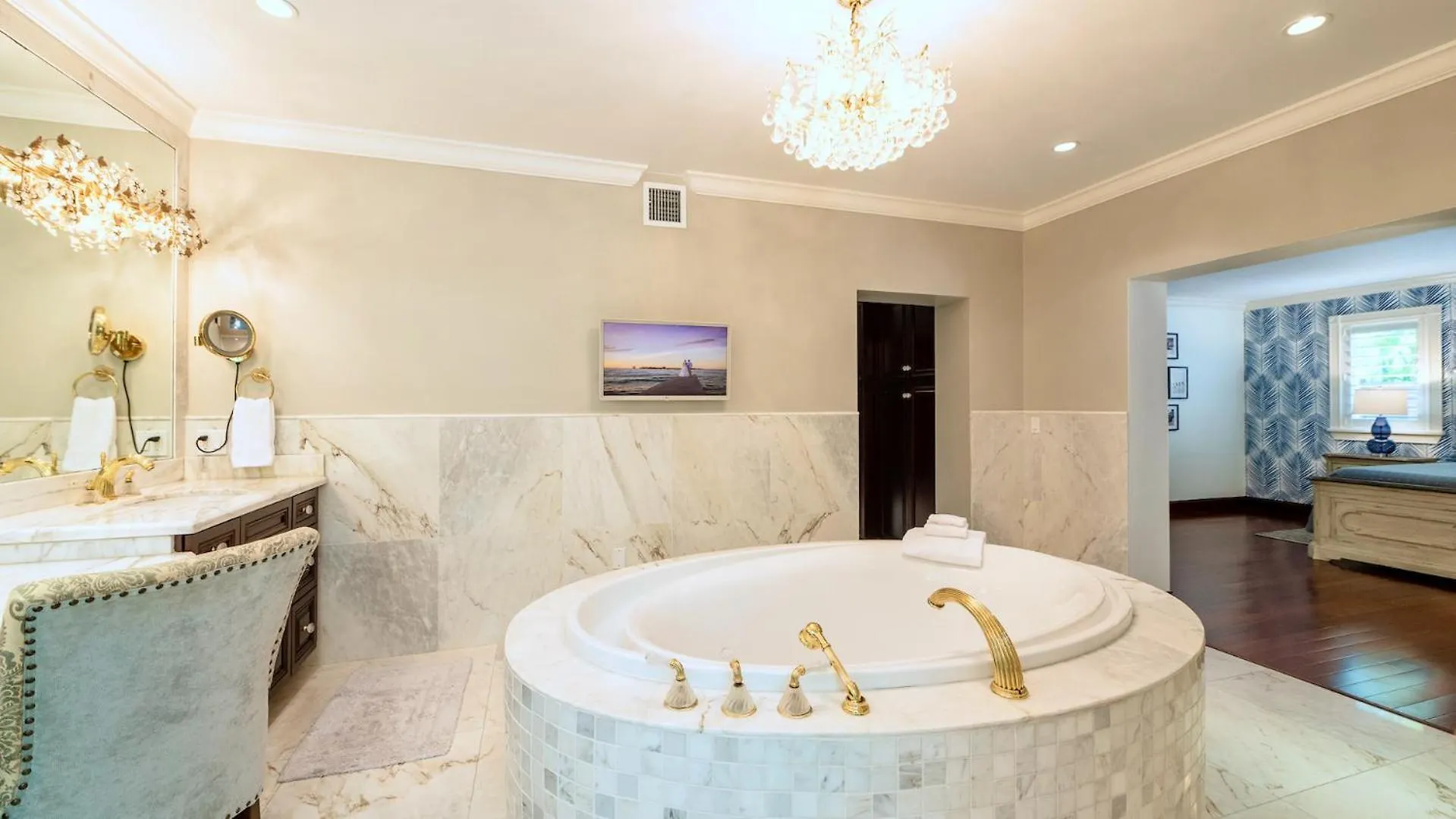 Nyaraló Island Opulence By Last Key Realty