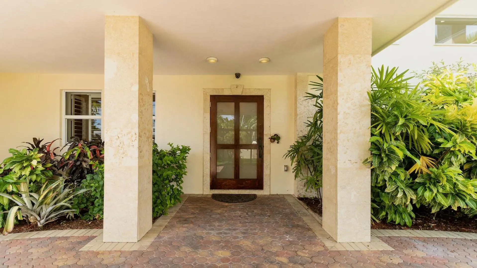 Nyaraló Island Opulence By Last Key Realty