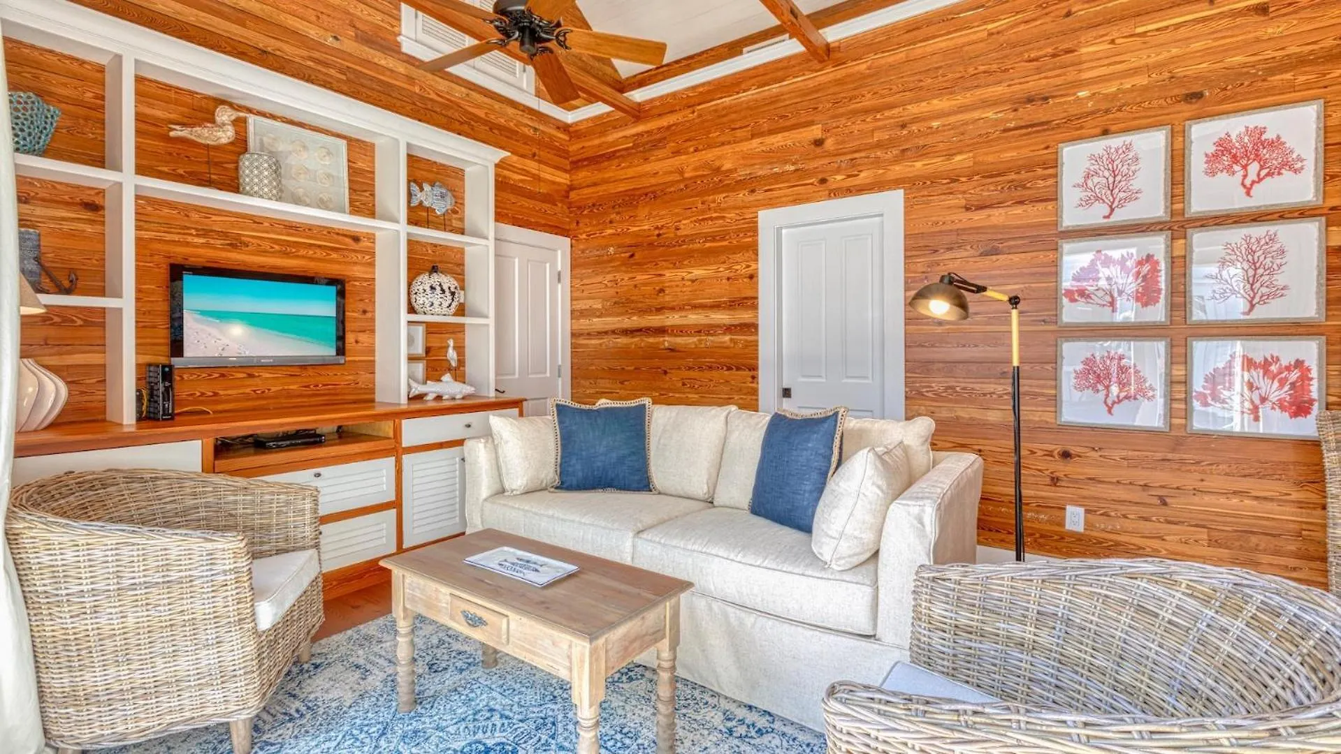 Margarets Magic Compound By Last Key Realty Holiday home